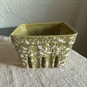 ANTHROPOLOGIE Floral Ceramic Stoneware Berry Basket Kitchen Cottage Cream Green